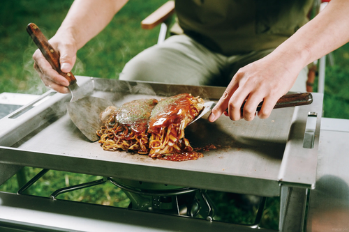 スノーピークとオタフクソースが初コラボ！アウトドアで楽しむ「広島お