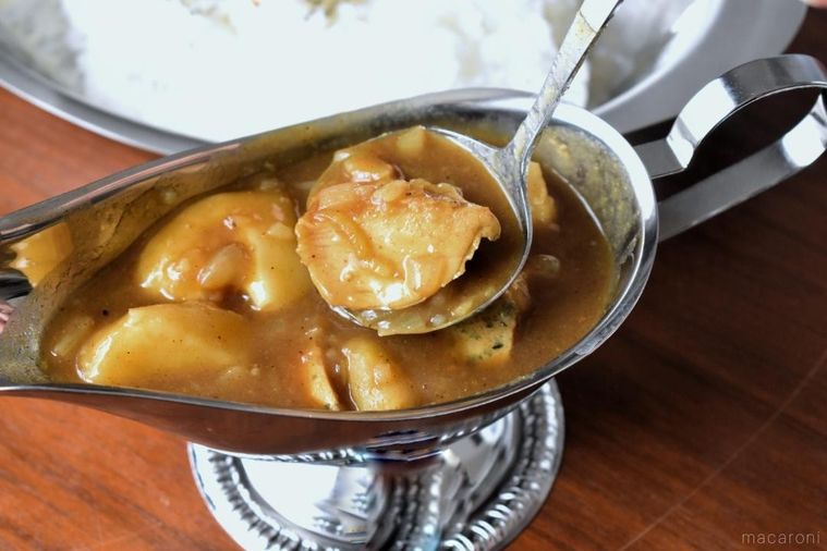 レードルですくったカレー