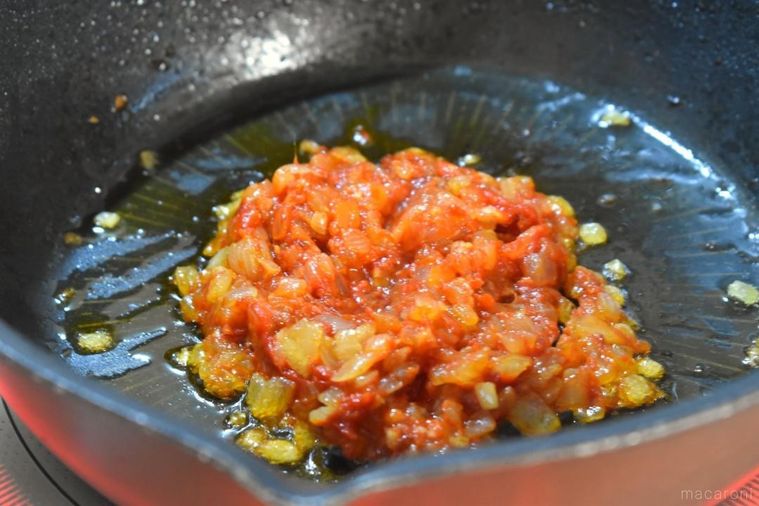 調味料を加えて混ぜた飴色玉ねぎ