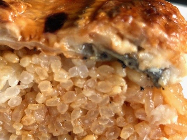鰻のタレがたっぷりしみ込んでいる酢飯