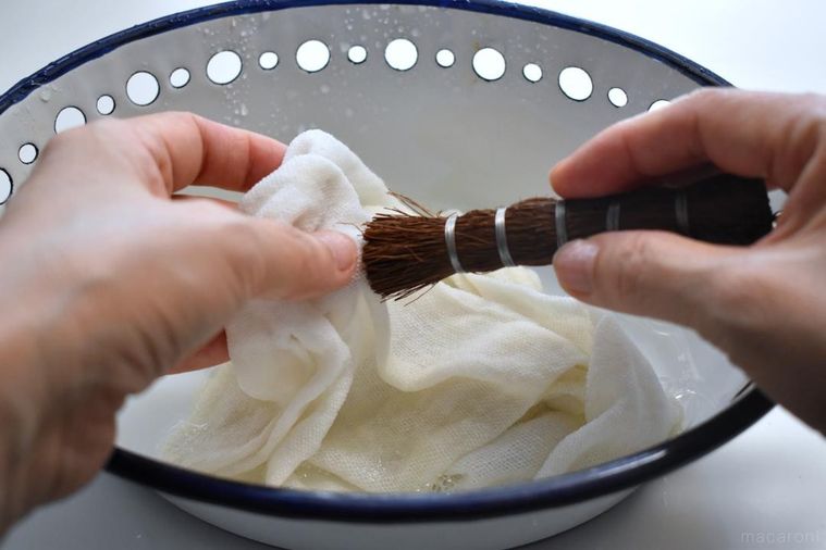 シュロの棒たわしを当てた布巾