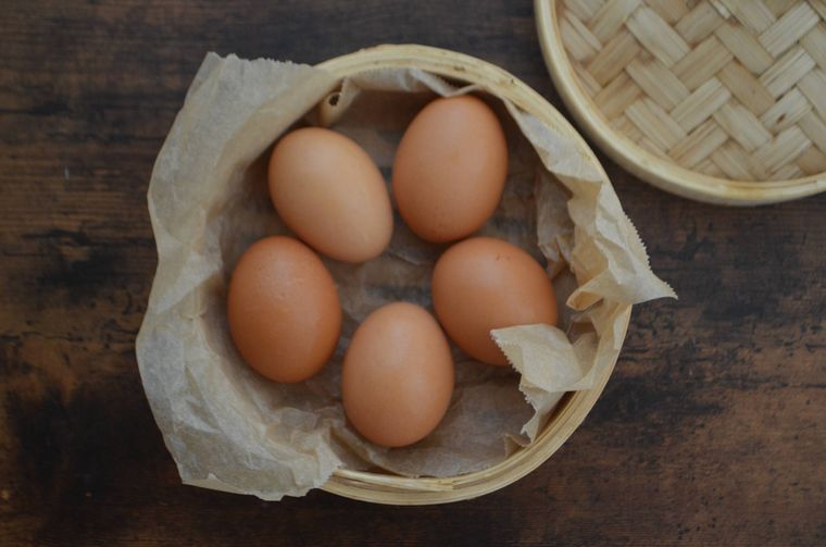 せいろの中に卵を入れた状態