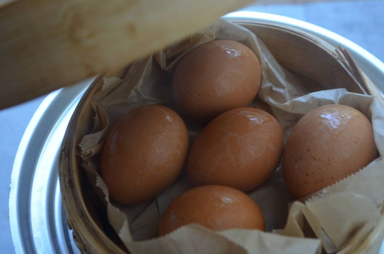 卵を蒸しているところ