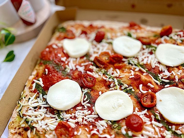 コストコピンサマルゲリータにのっている具材をアップで見たところ