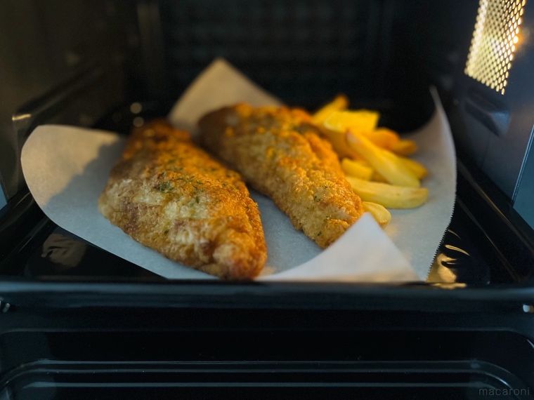 コストコのフィッシュチップスをオーブンでリベイクしているところ