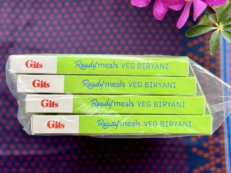 4箱1セットになったコストコのベジタブルビリヤニを横から見たところ