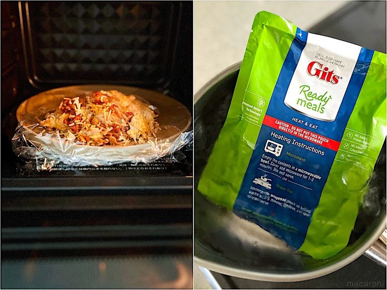 コストコのベジタブルビリヤニを電子レンジ、湯煎の2種類の方法で温めているところ