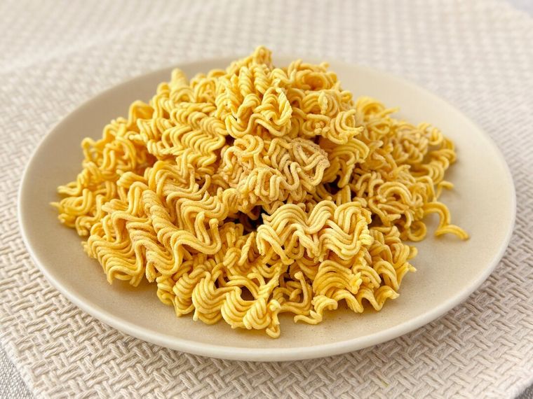 白皿に盛り付けたオットギ プショプショプルコギ味90g