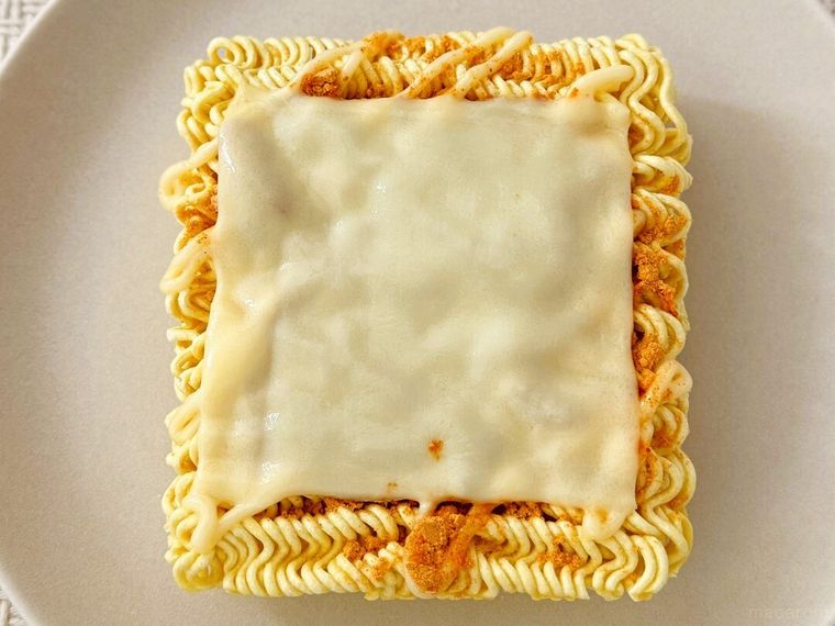 トースターで焼いたエースコック豚キムチ味ラーメンのアレンジ