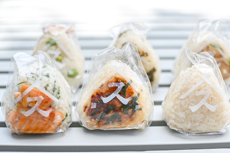 おにぎりが並んでいるところ