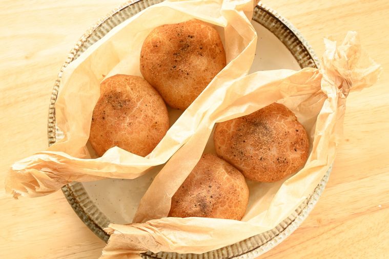 クッキングシートに包まれた4個のカムジャパン