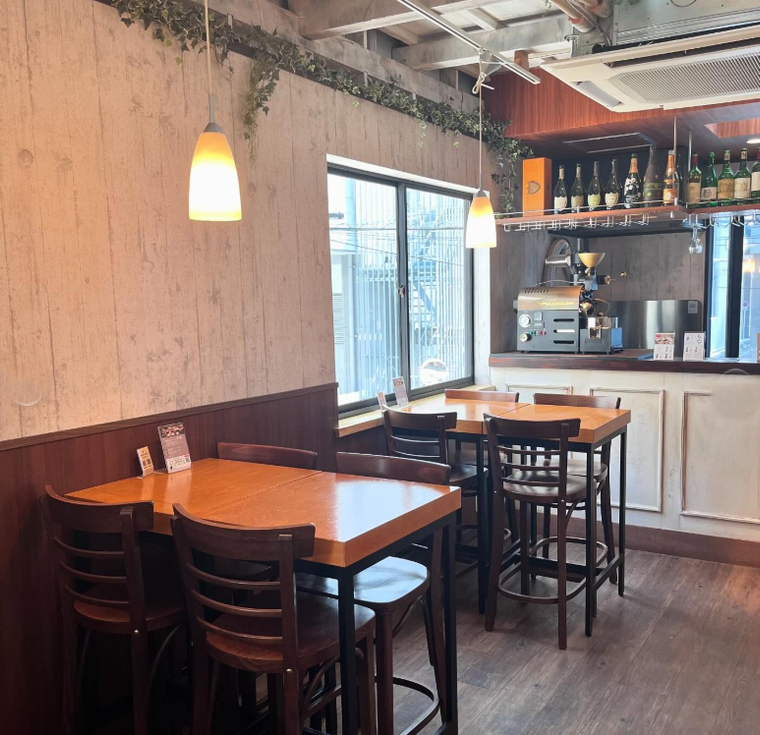 明るくおしゃれな心斎橋焙煎所の内観