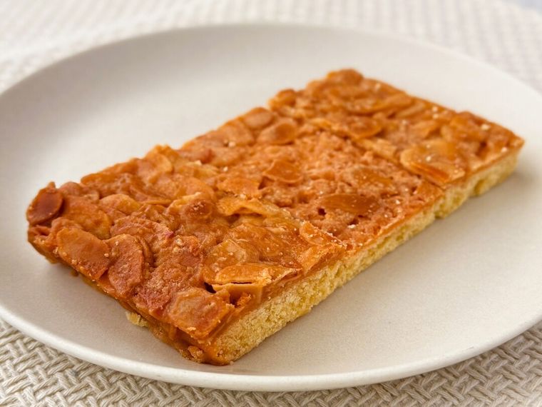 パッケージから取り出した「至福のフロランタン切り落とし 150g」