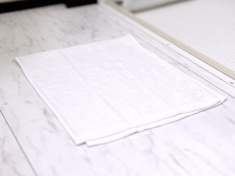 粗品タオルを脱衣所に敷いた様子