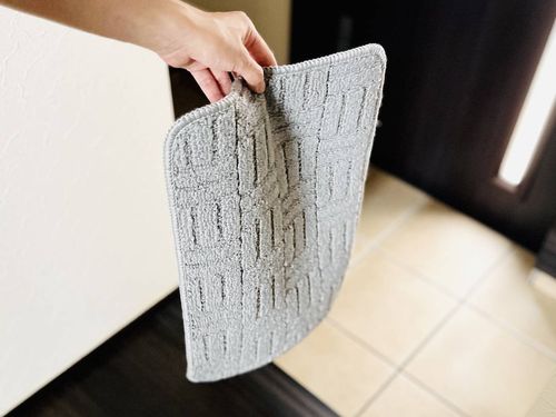 今までなんとなく敷いてた玄関マット。やめて気づいた小さなストレスの正体