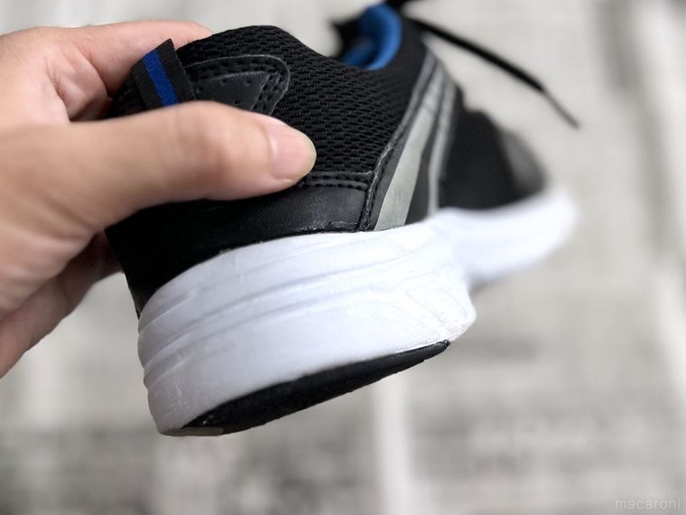 歯磨き粉で磨いたあとのスニーカー