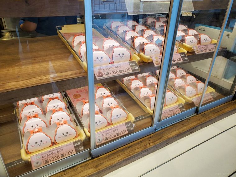 ミスタードーナツの商品棚に並んだ4種類のもっちゅりん