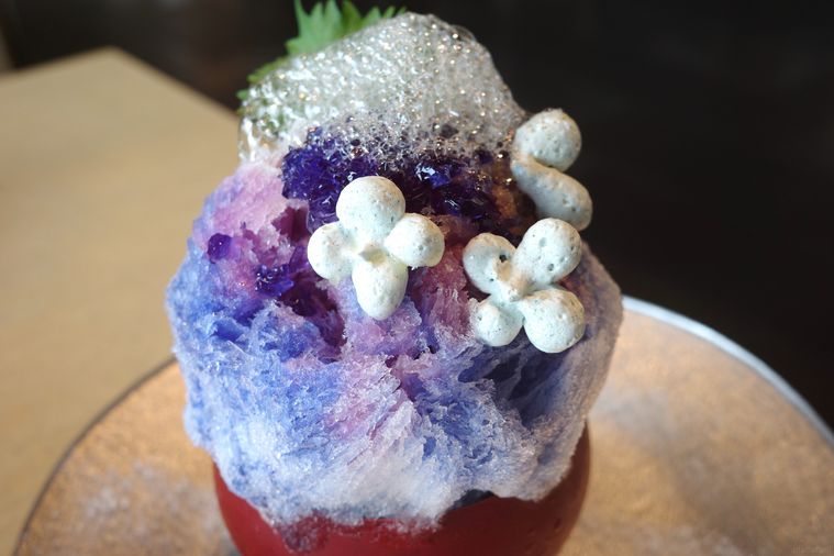 紫色に変わったかき氷