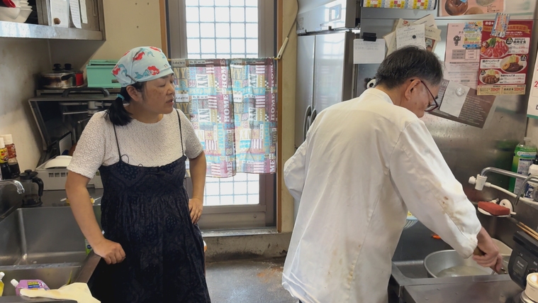 富富の御夫婦が談笑するところ