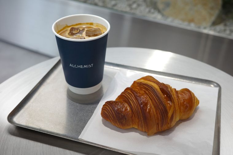 コーヒーとクロワッサン