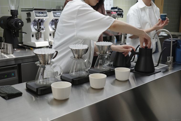 コーヒーを作っている様子