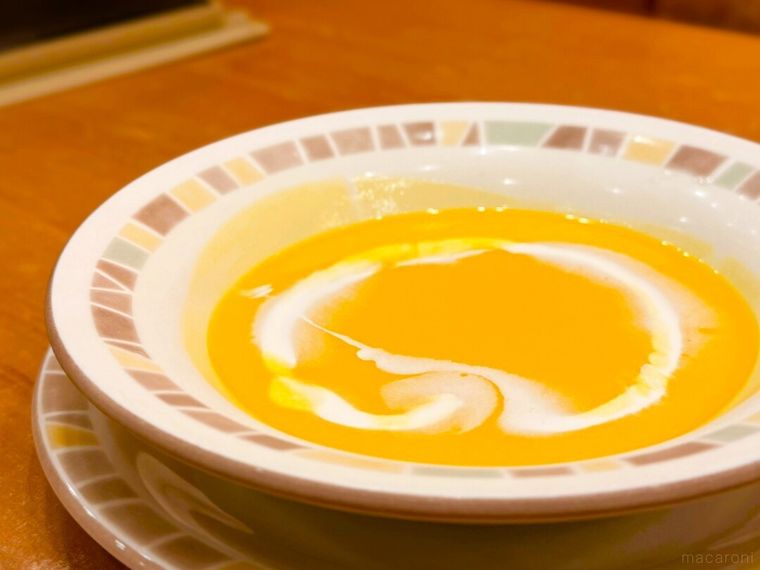 冷たいパンプキンスープの表面