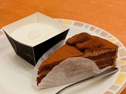 それぞれ注文するよりお得サイゼリヤの新メニューチョコレートケーキミルクジェラート