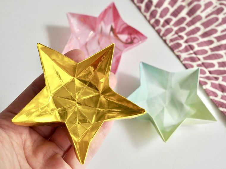 折り紙で作る星型トレイ