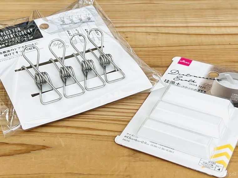 セリアのハンギングステンレス 薬味チューブピンチとダイソーの珪藻土スティック