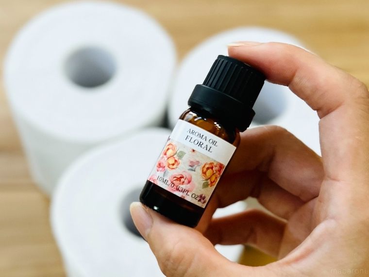 トイレットペーパーとアロマオイル