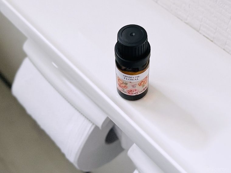 トイレットペーパーとアロマオイル