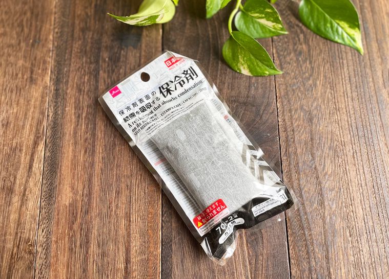 ダイソーの保冷剤表面の結露を吸収する保冷剤