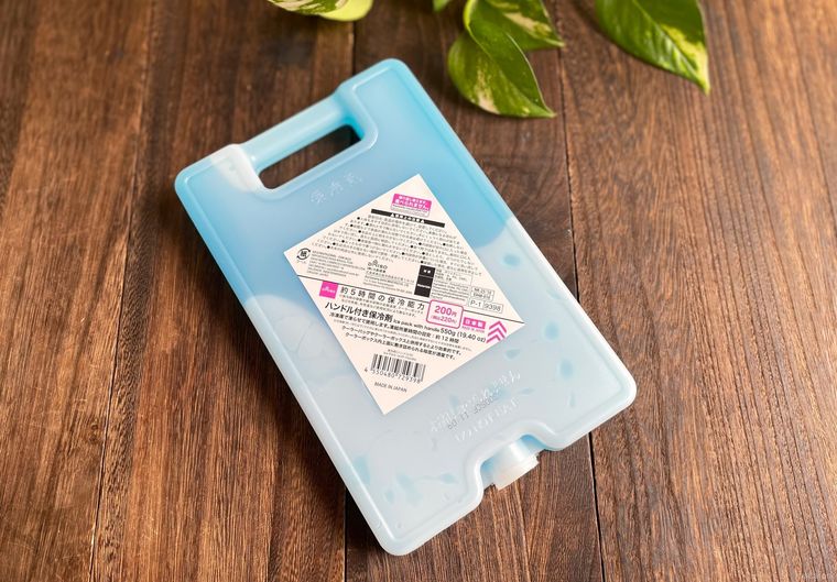 ダイソーのハードタイプ保冷剤