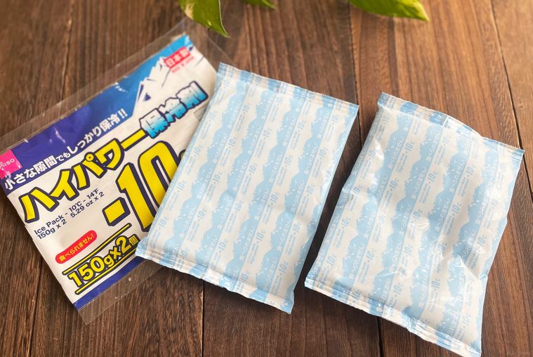 凍らせたダイソーのハイパワー保冷剤