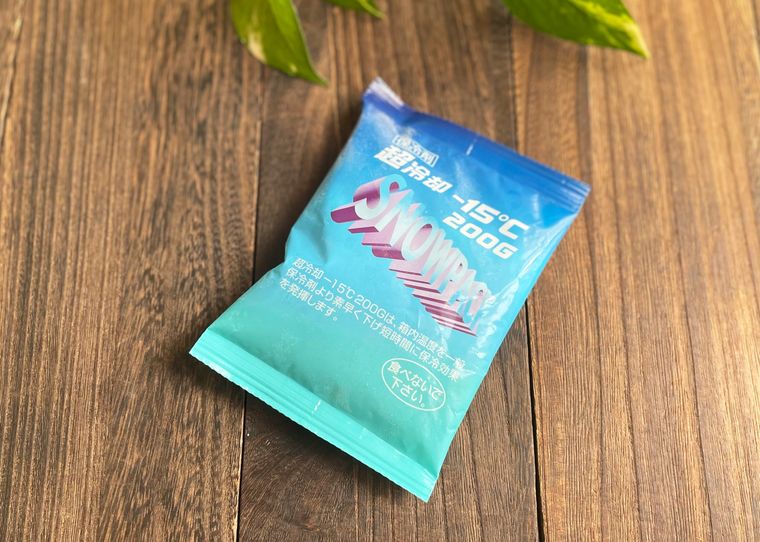 冷凍庫で凍らせたSNOWPACK