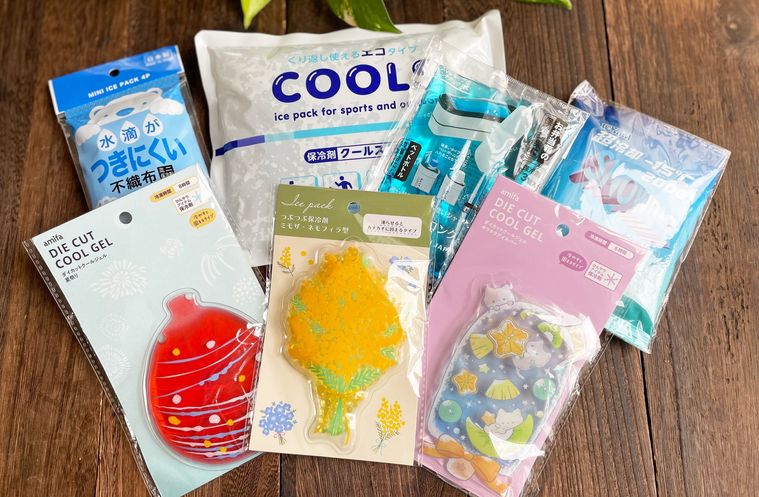 キャンドゥで購入した保冷剤をテーブルに並べたところ