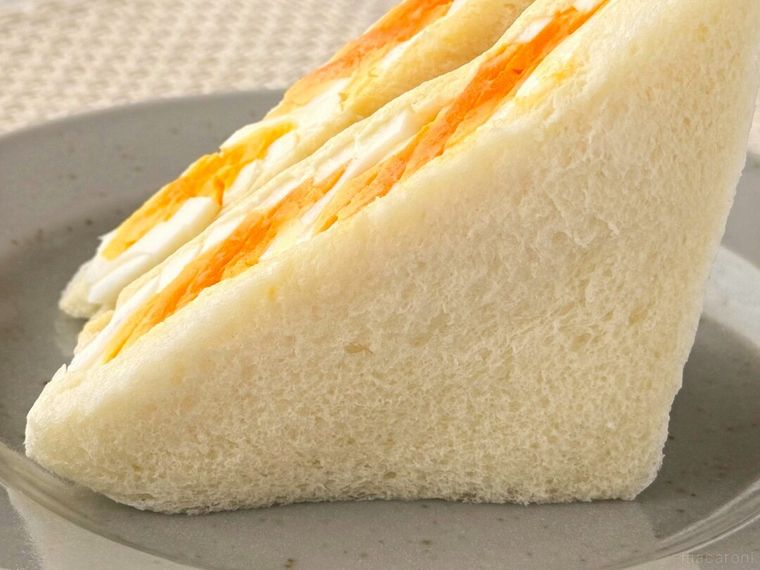 「半熟ゆで卵まるごと2.5個サンド」のパン生地