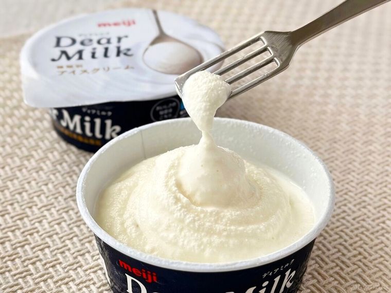 明治Dear Milkを明治Dear Milk オリジナルアイホイスプーンで混ぜた直後の様子