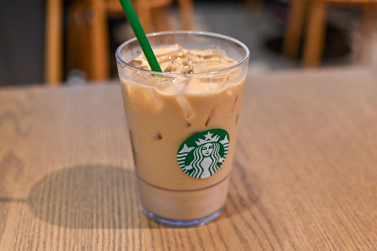 ドリンクを斜めから