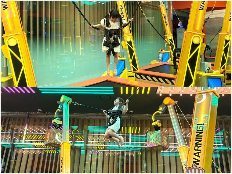 バンジートランポリンを体験する子ども