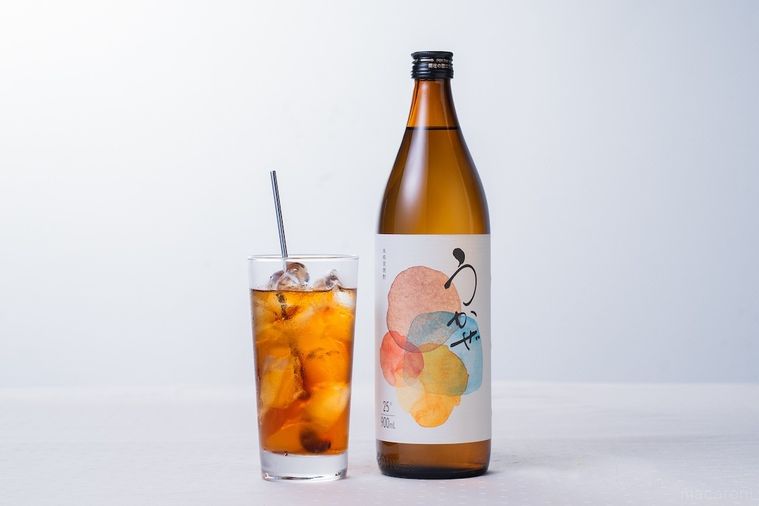 うかぜのボトルと紅茶割りのグラス