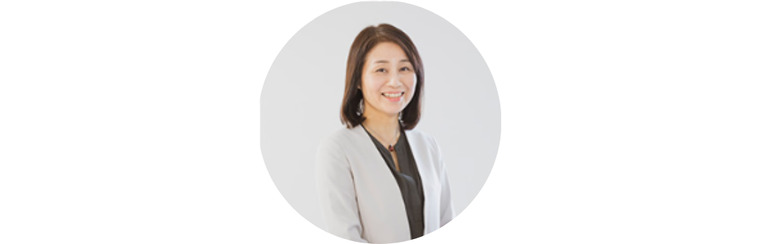 笑っている女性