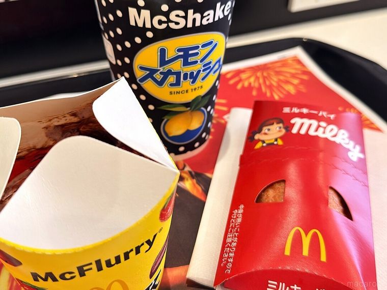 お盆にのったスイーツ