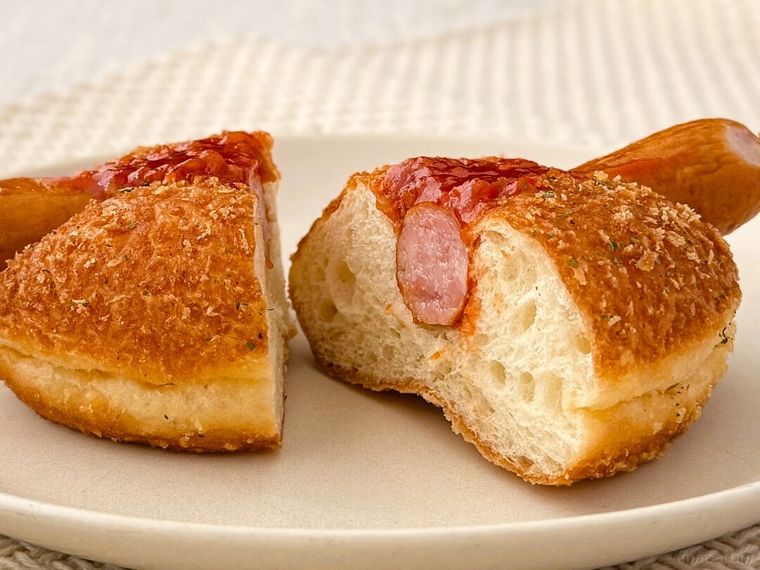 ザクもっちドッグ あらびきソーセージの断面