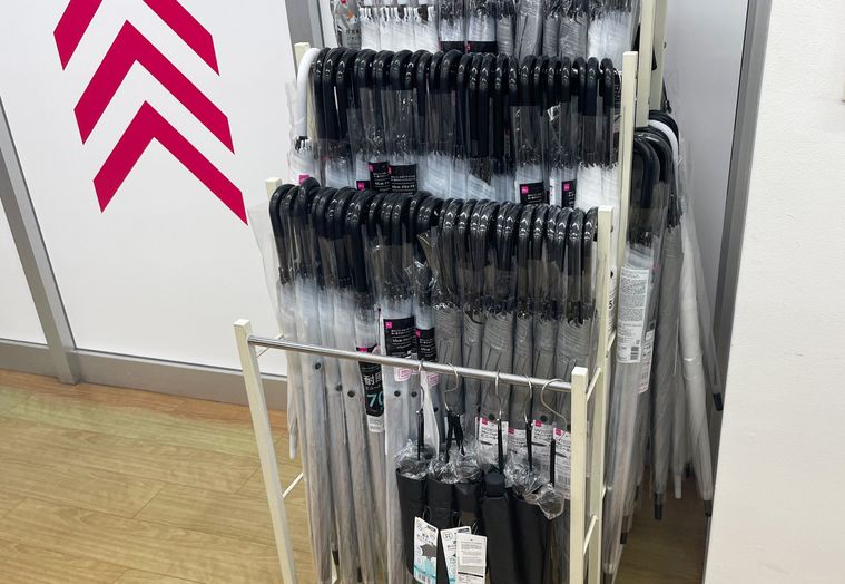 ダイソーの傘売り場