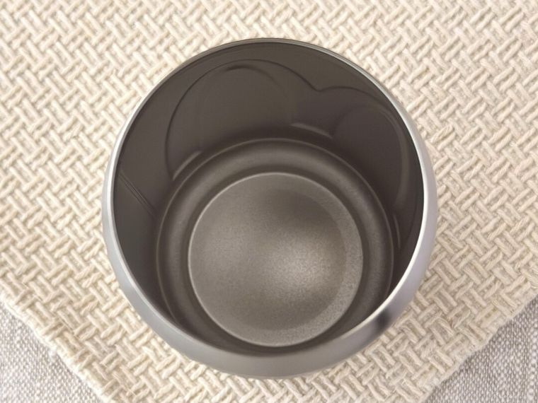 上から見た「コカ・コーラ®タンブラー」の淵の様子
