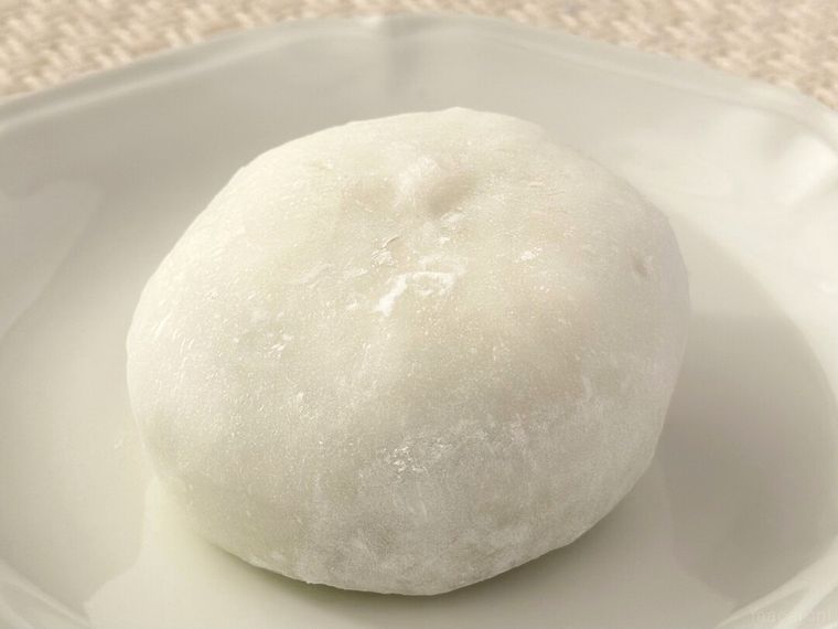 白皿にのった 伊之助のほわほわ大福つぶあんホイップ