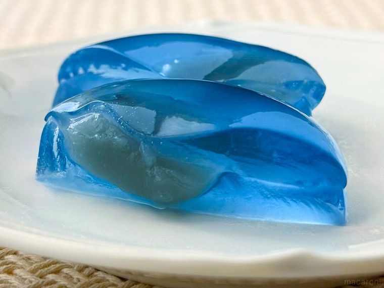 水柱の水まんじゅうラムネ風味の断面