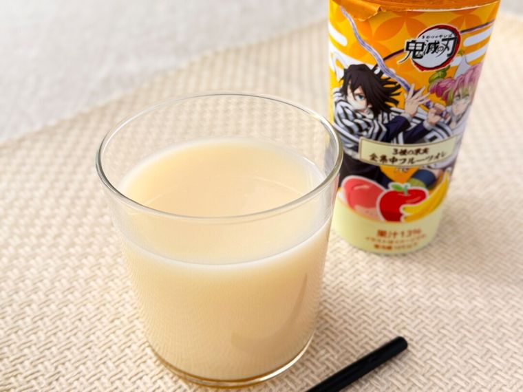 ガラスコップに注がれた3種の果実 全集中フルーツオレ