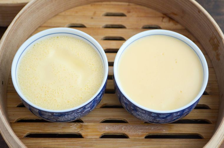 せいろに入った茶碗蒸し2つ